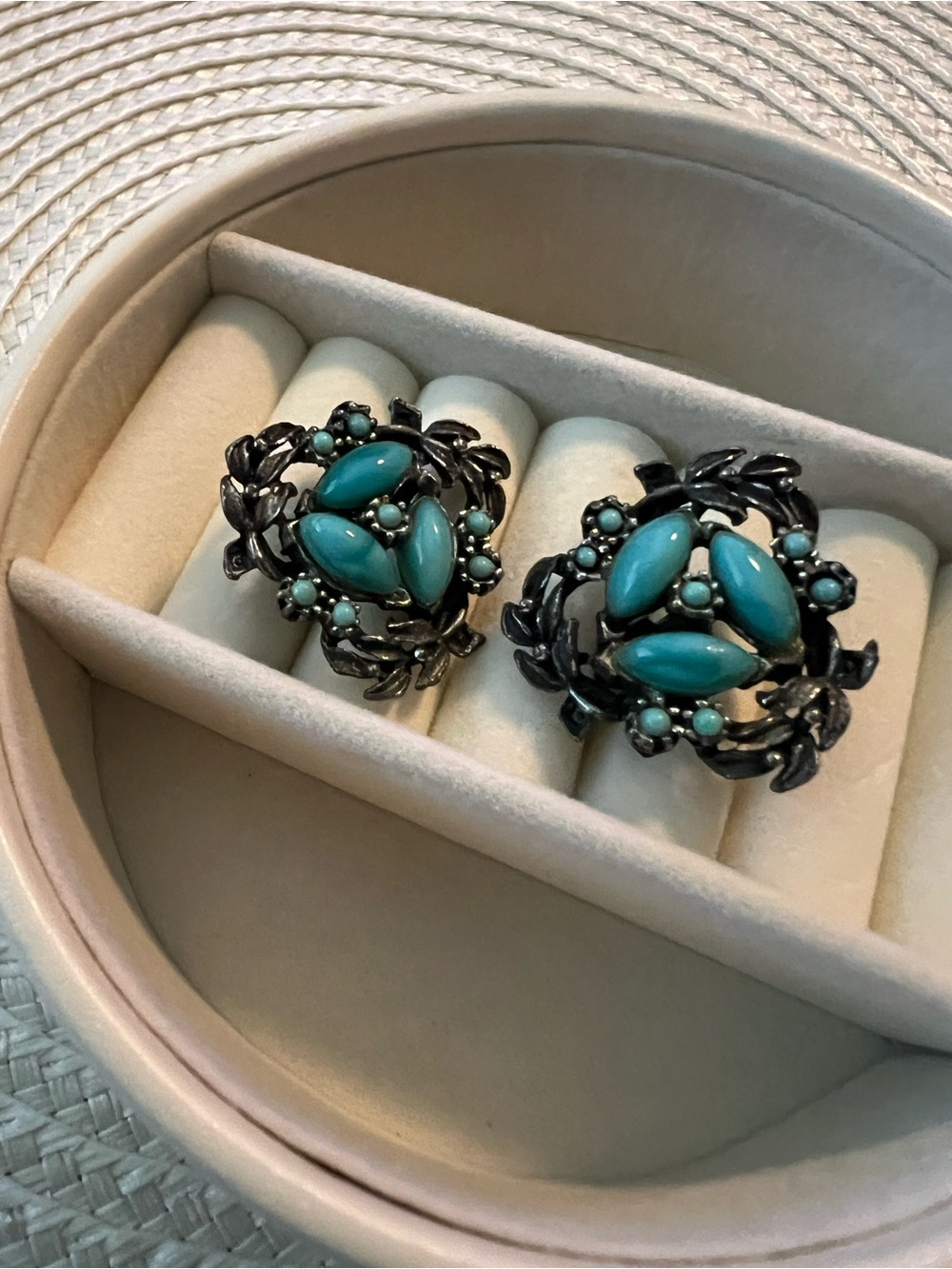 Genuine Rare Turquoise Floral Cluster Clip Silver Screw-Back Earrings - Vintage-
